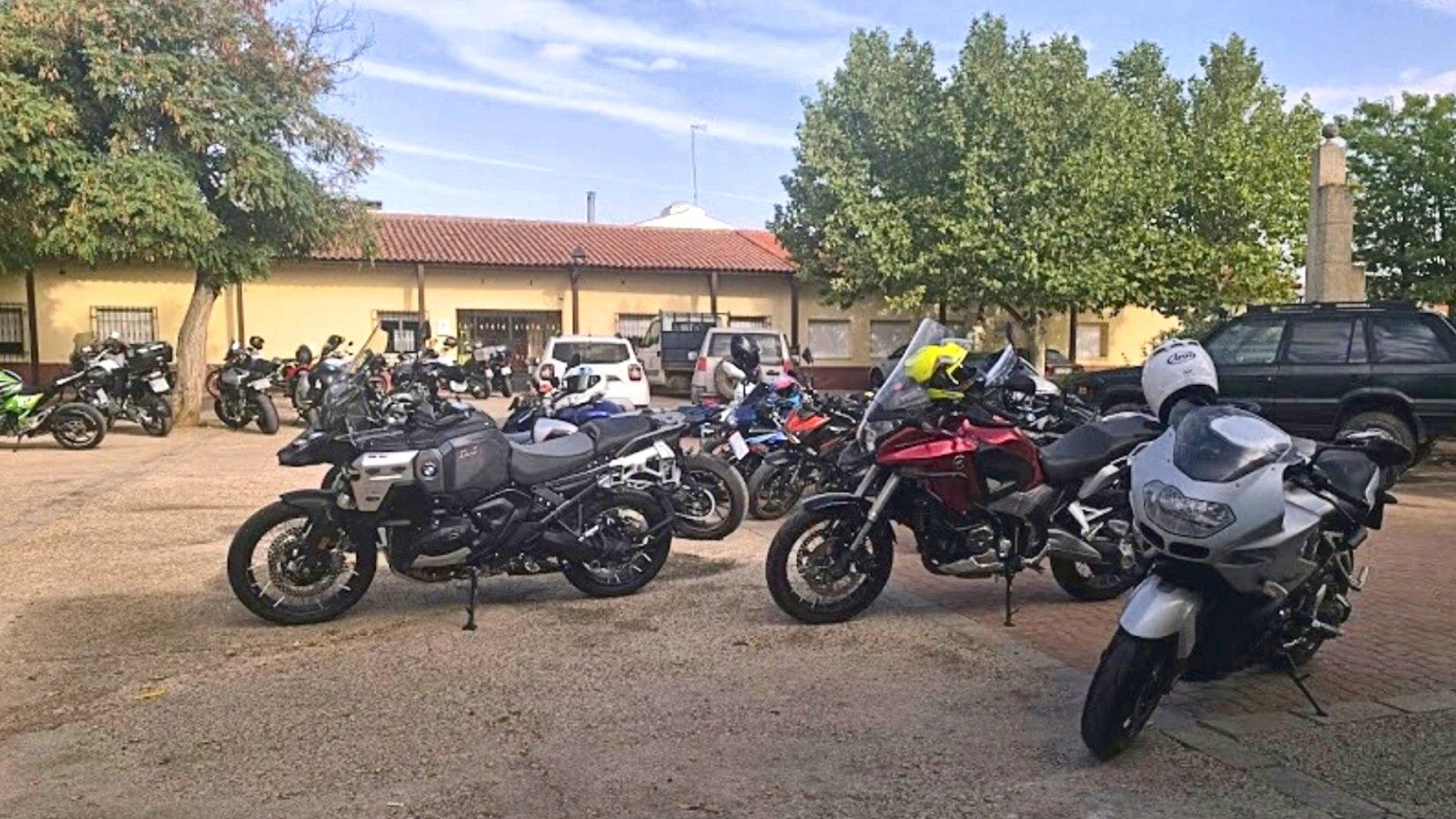 Viajeros de ruta haciendo una parada en El Jardín de Vianos