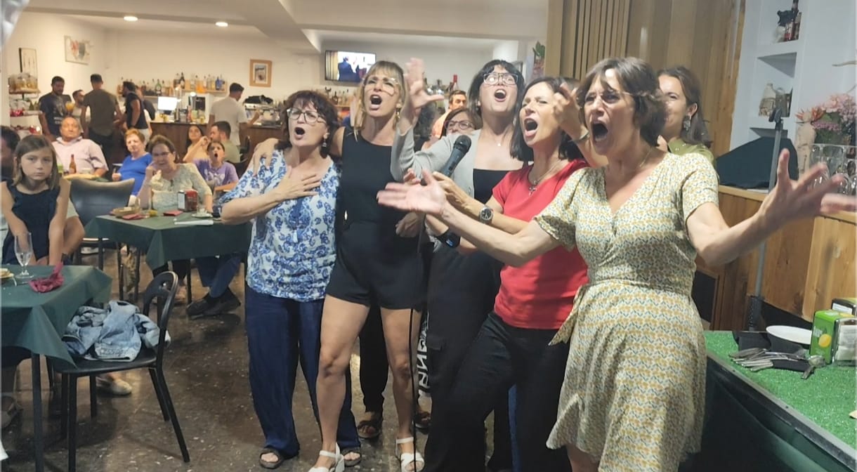 Celebración con ambiente festivo en El Jardín de Vianos