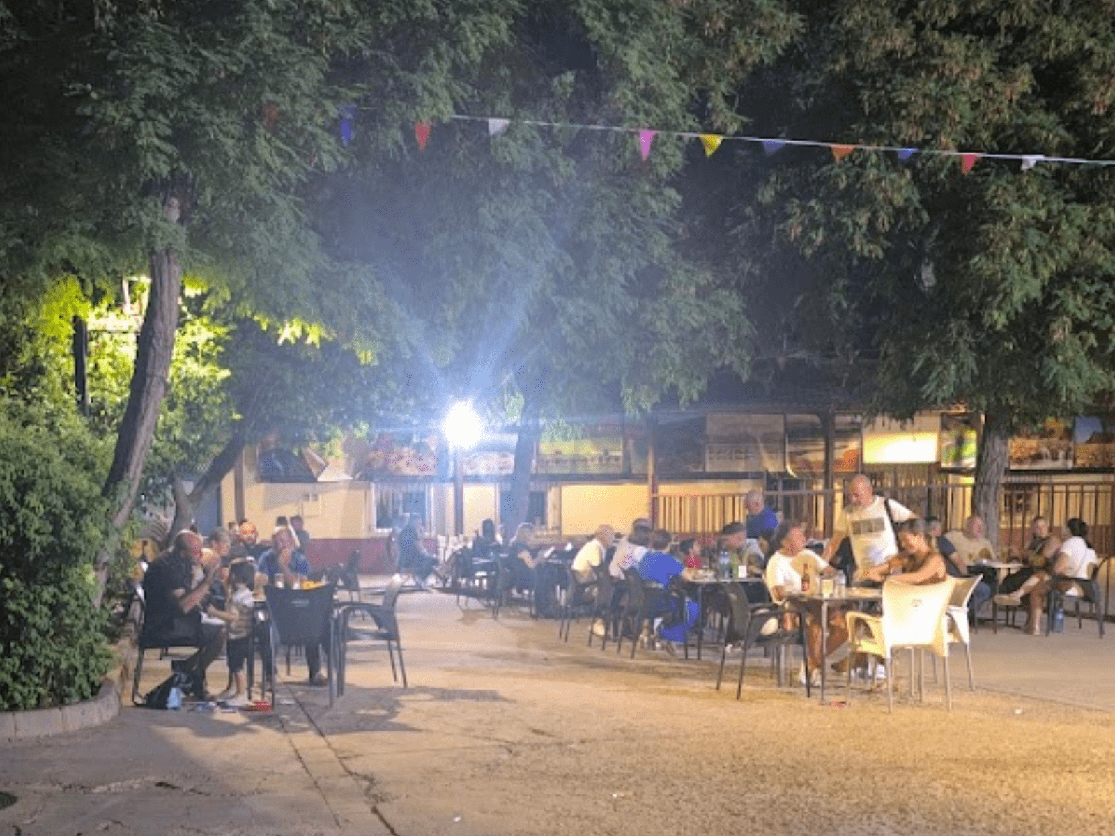 Terraza de El Jardín de Vianos en la Sierra de Alcaraz